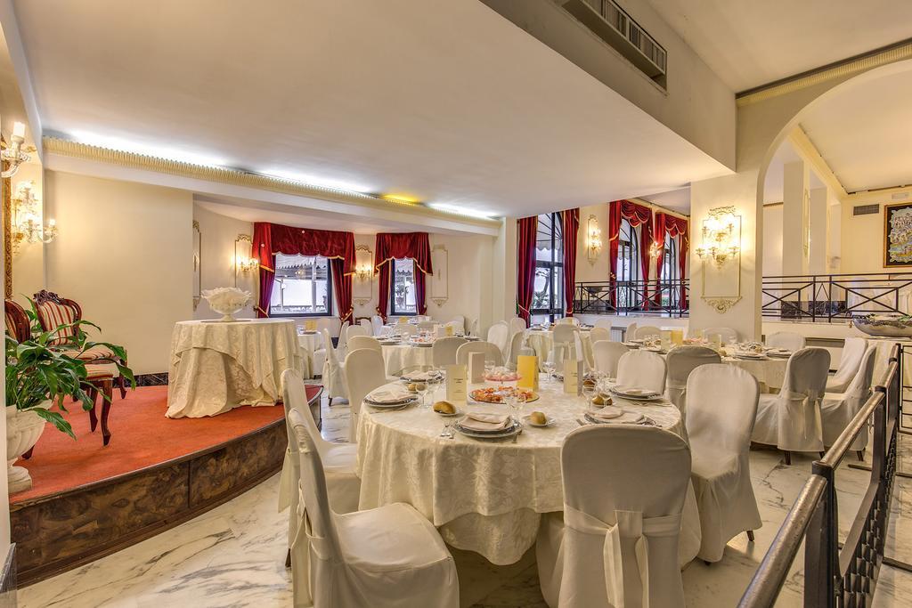 Hotel Castel Vecchio Castel Gandolfo Bagian luar foto