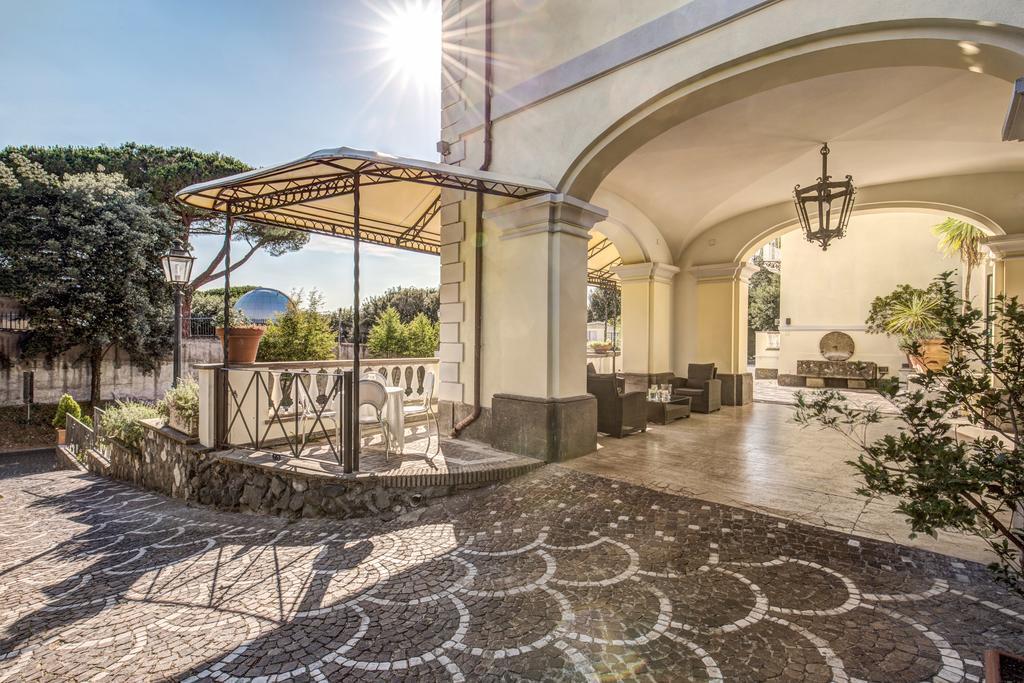 Hotel Castel Vecchio Castel Gandolfo Bagian luar foto