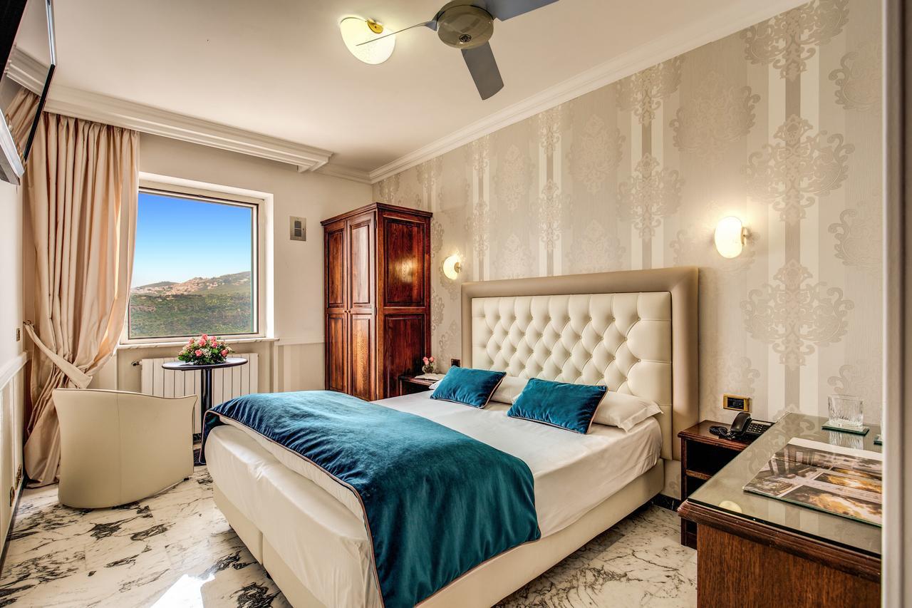 Hotel Castel Vecchio Castel Gandolfo Bagian luar foto