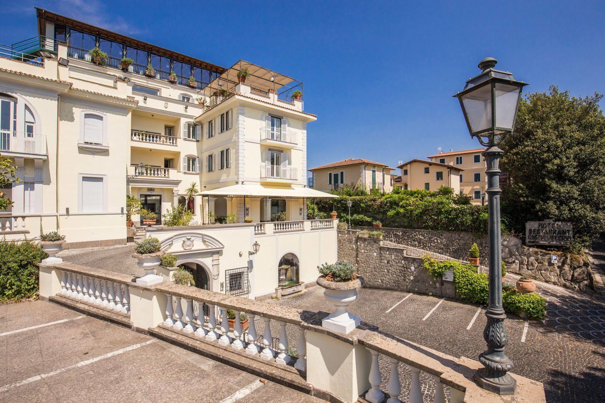 Hotel Castel Vecchio Castel Gandolfo Bagian luar foto