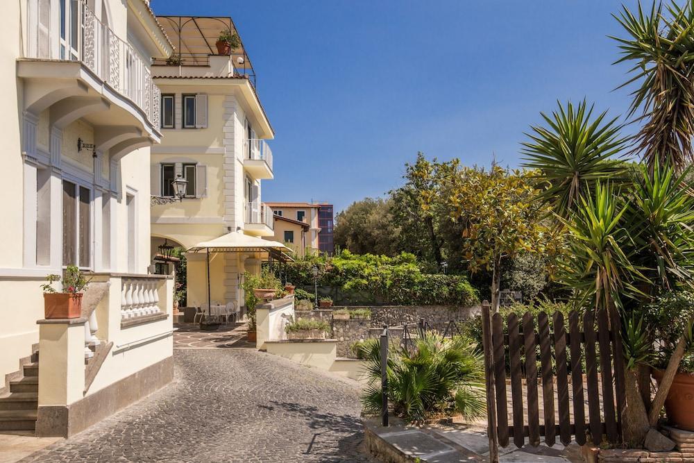 Hotel Castel Vecchio Castel Gandolfo Bagian luar foto